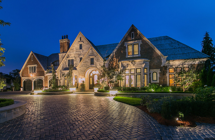 Kleinburg’s Extravagant Estate Market