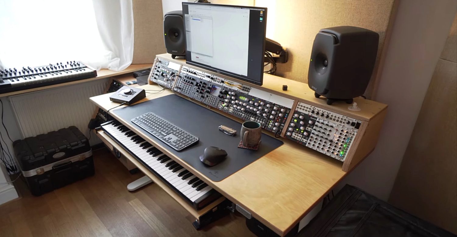Create, Create, Defeat: Find the Perfect Studio Desk for the Art